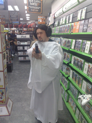Illustration for article titled Elegant Princess Leia Cosplay for a More Civilized Age